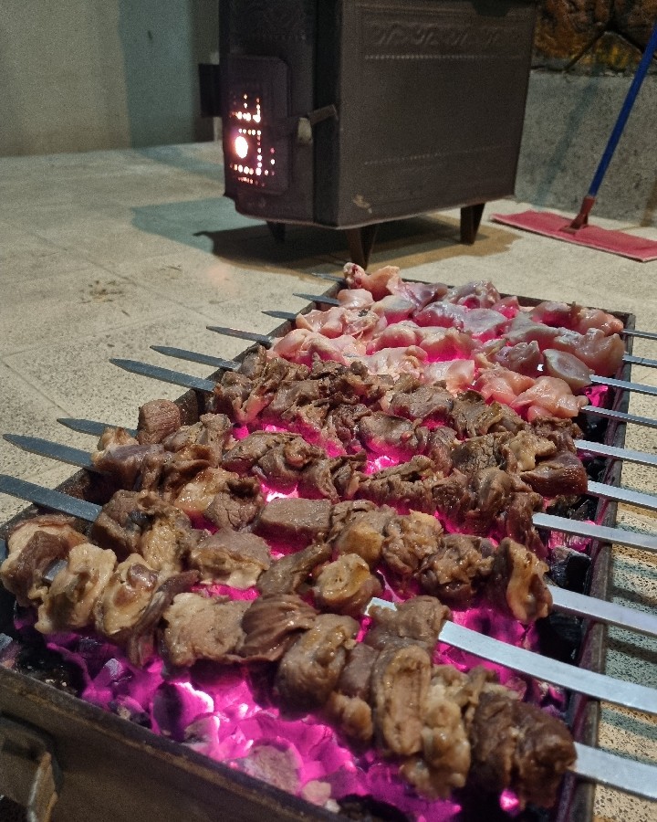 چنجه و جوجه کباب  