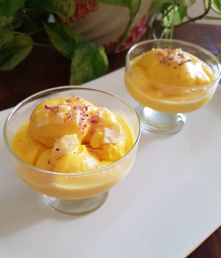 عکس بستنی سنتی زعفرانی