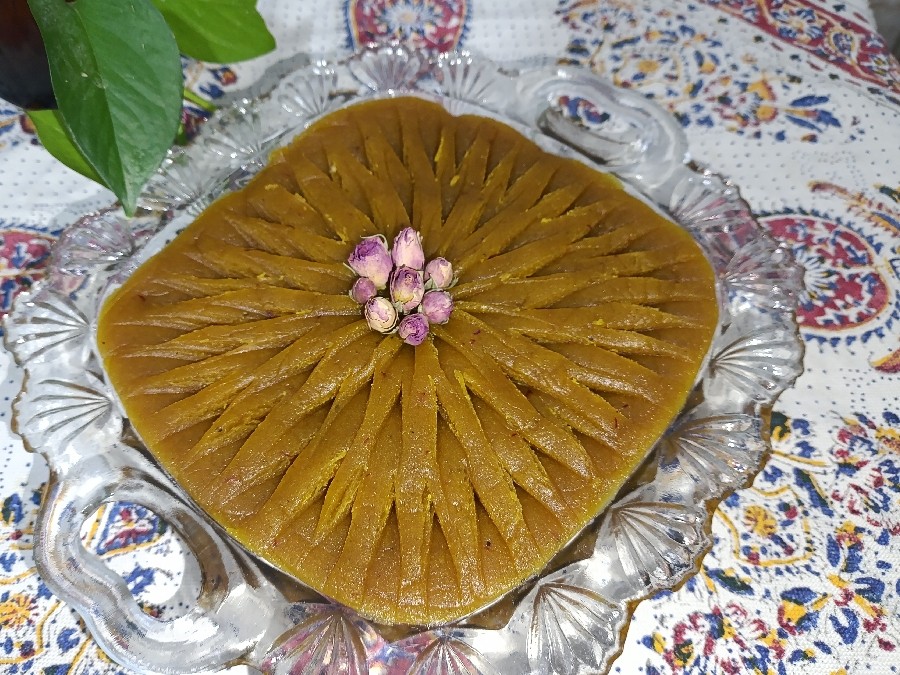 عکس حلوا مجلسی زعفرانی