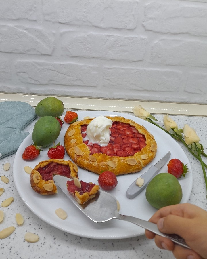عکس گلت توت فرنگی با بستنی