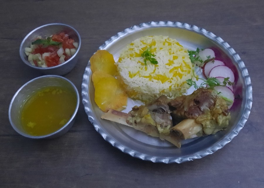 عکس چلوگوشت با ته دیگ سیب زمینی
