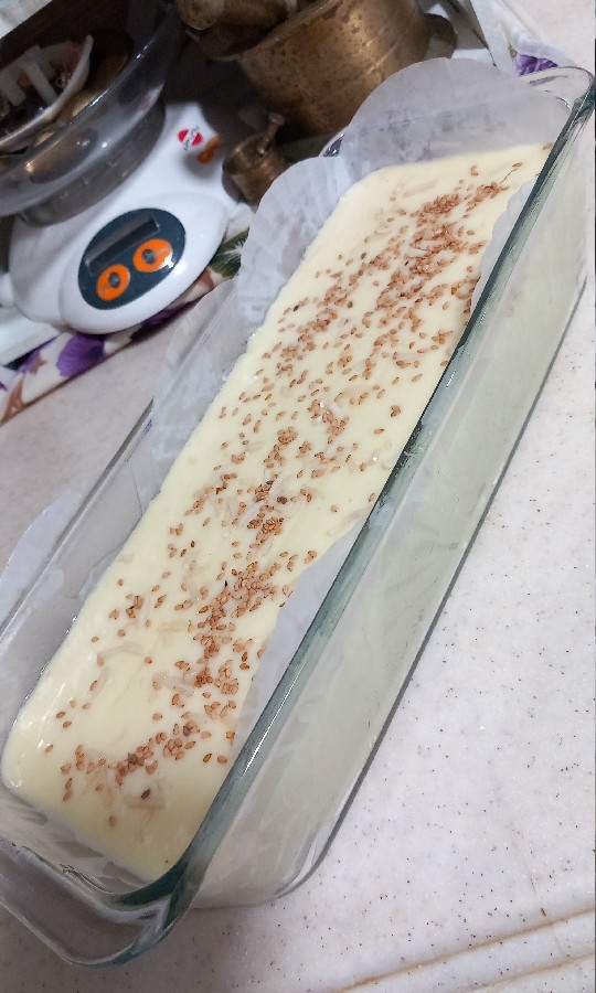 عکس کیک ماست با مغز کرمفیل عسلی