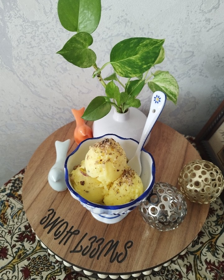 عکس بستنی سنتی زعفرانی