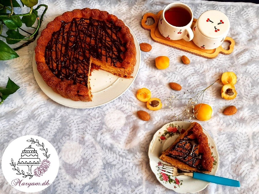 عکس کیک زرد آلو