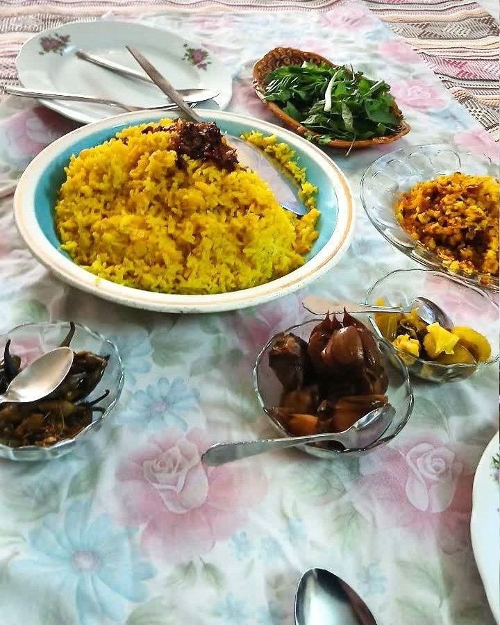عکس .شام دیشب به همراه خواهر و دیگران درست کردیم ?
دمپختک. ?نوش جانــــــــ