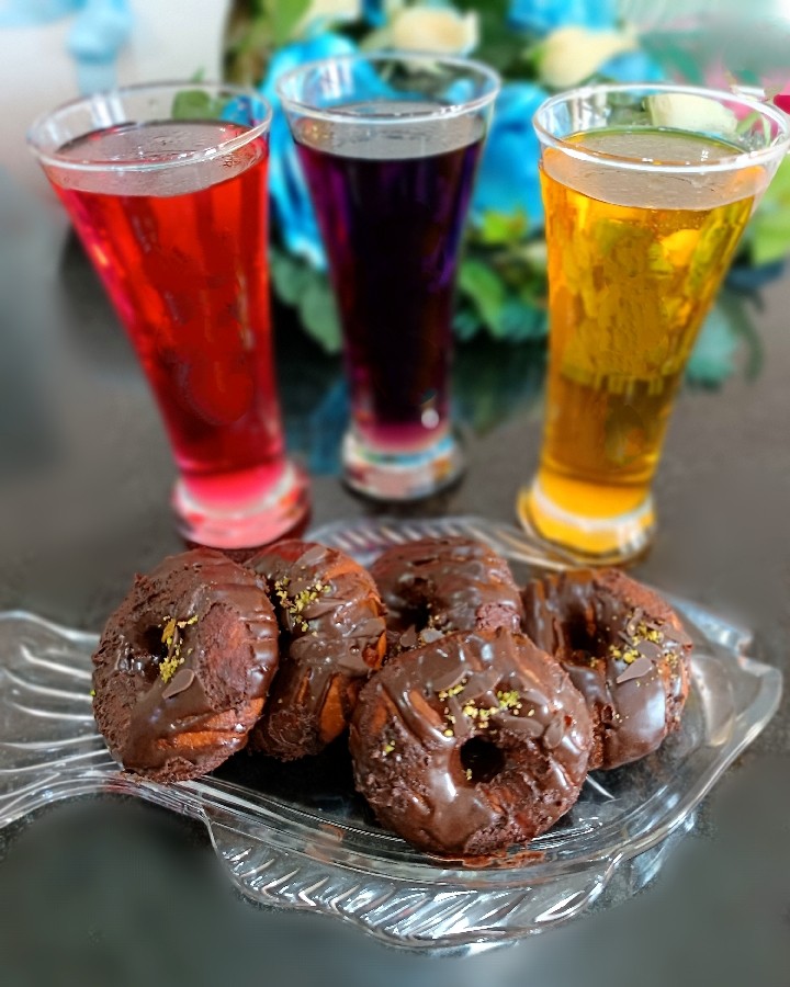 عکس دونات بازاری و شربت پرتقالی (تولد)