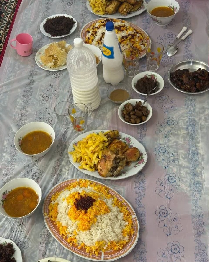 عکس یه دورهمی با دست پخت مادرشوهر جان
