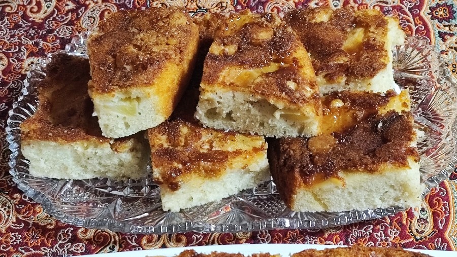 عکس کیک سیب و کارامل با عطر هل و دارچین 