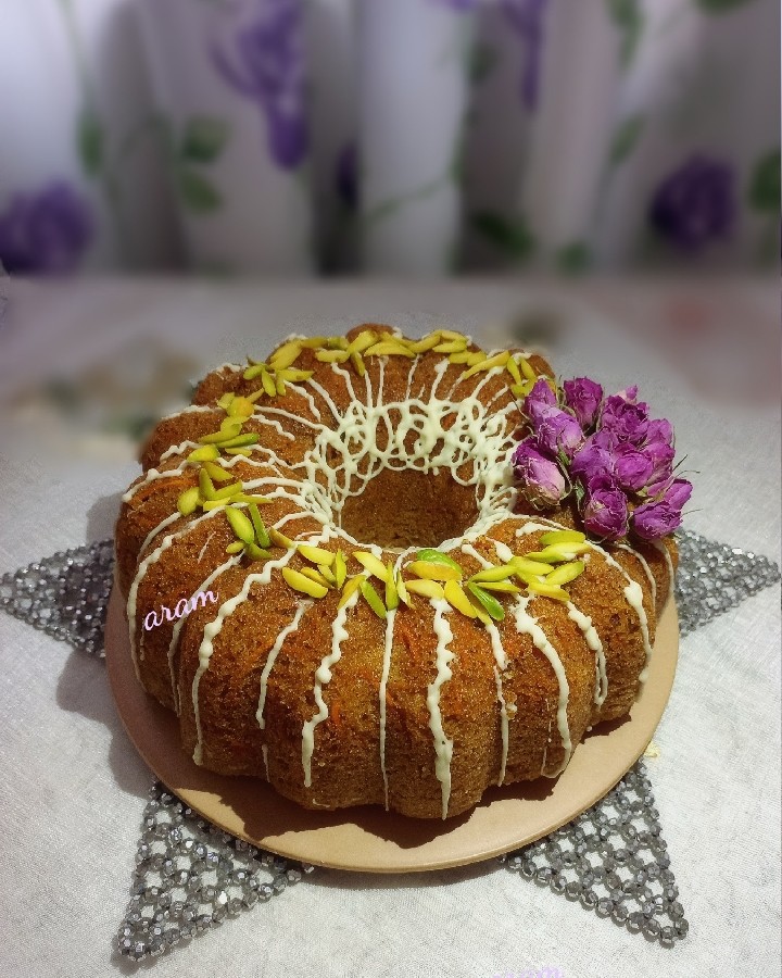 عکس کیک هویج و گردو