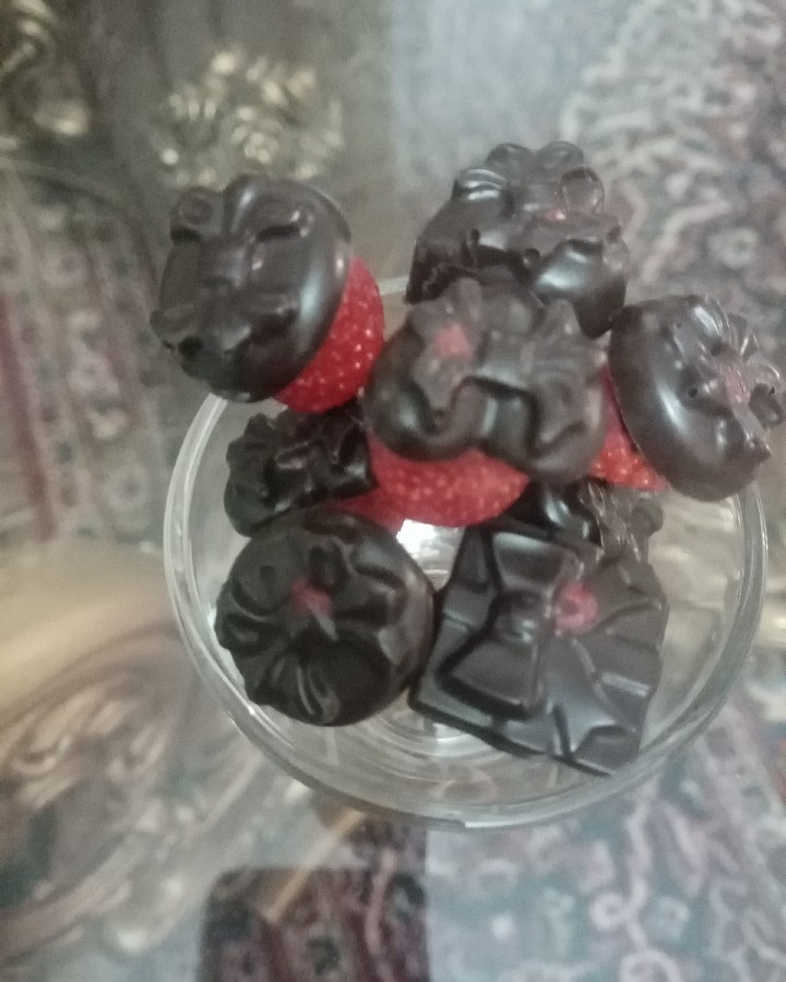 دسته گل با طعم شکلات و توت فرنگی 