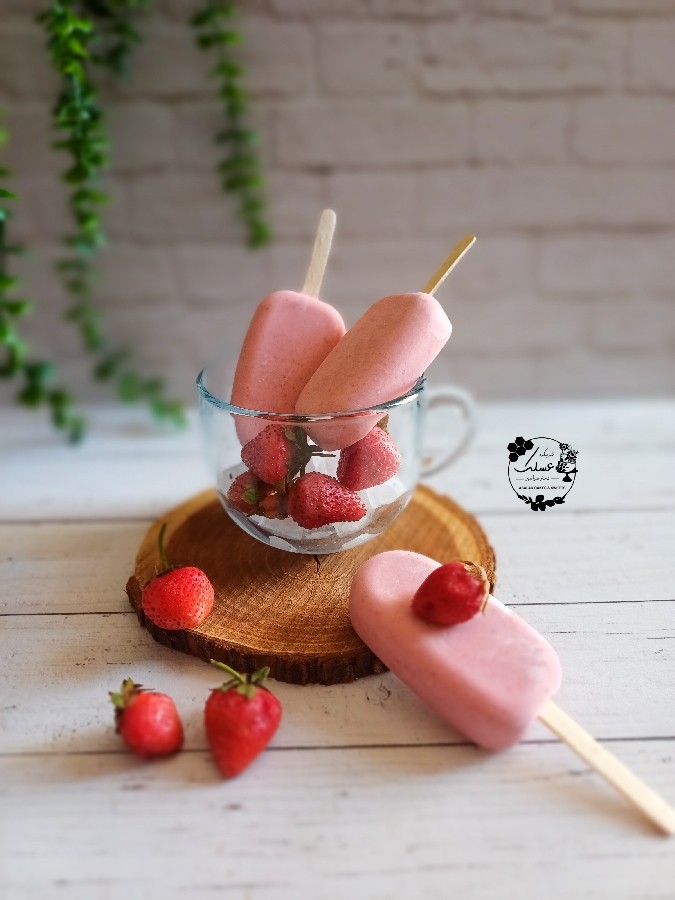 عکس بستنی توت فرنگی 