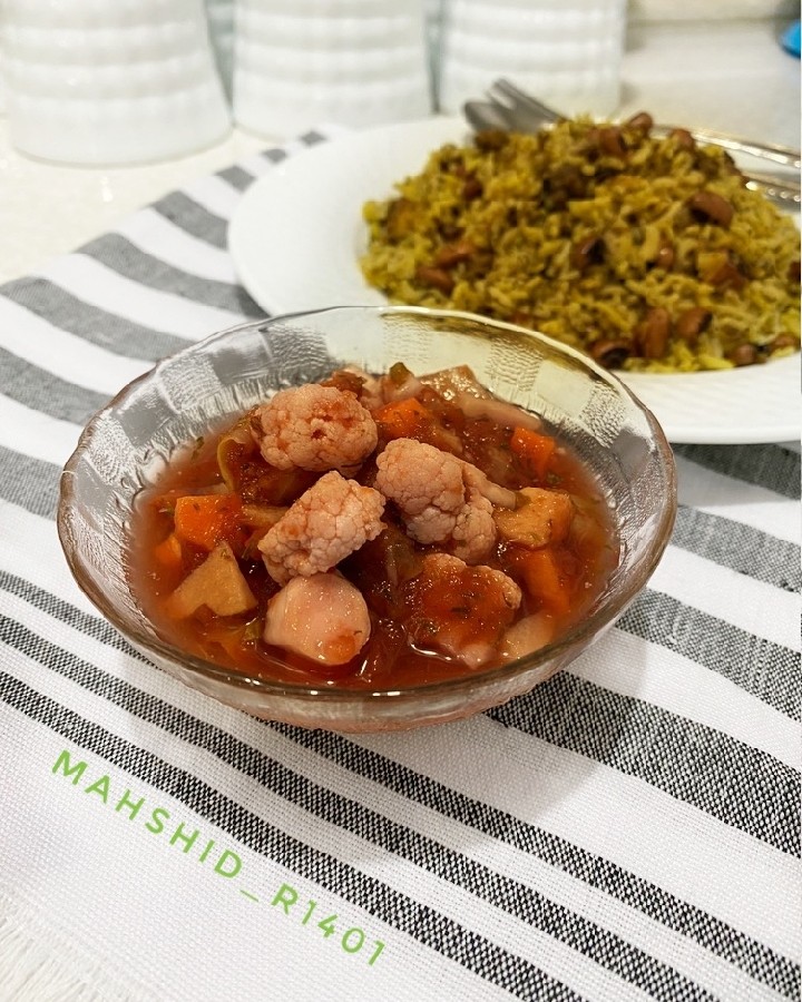 عکس ترشی سالاد مشهدی و قرمه سبزی با دم گوساله و جوج