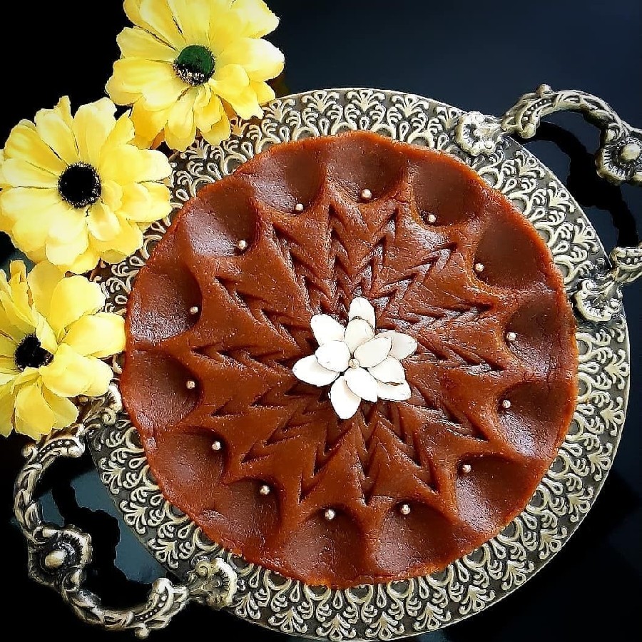 عکس حلوا با کمک مادر فاطمه جون 