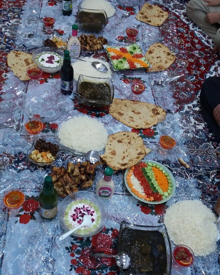 عکس خرم آن کس که در این محنت گاه خاطری را سبب تسکین است!