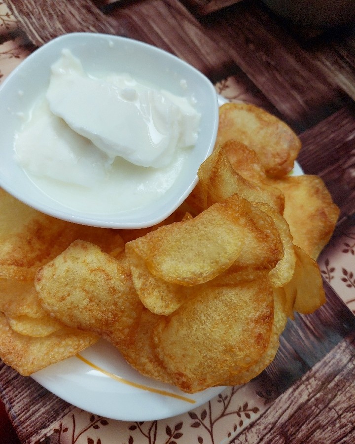 چیپس سرکه خانگی با ماست موسیر