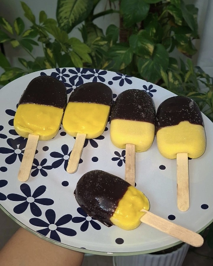 عکس بستنی موز شکلاتی خوشمزه الی پز ❤️ 
