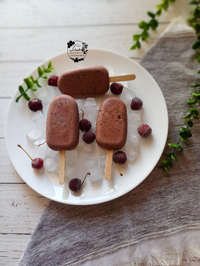 عکس بستنی شکلات و گیلاس 
