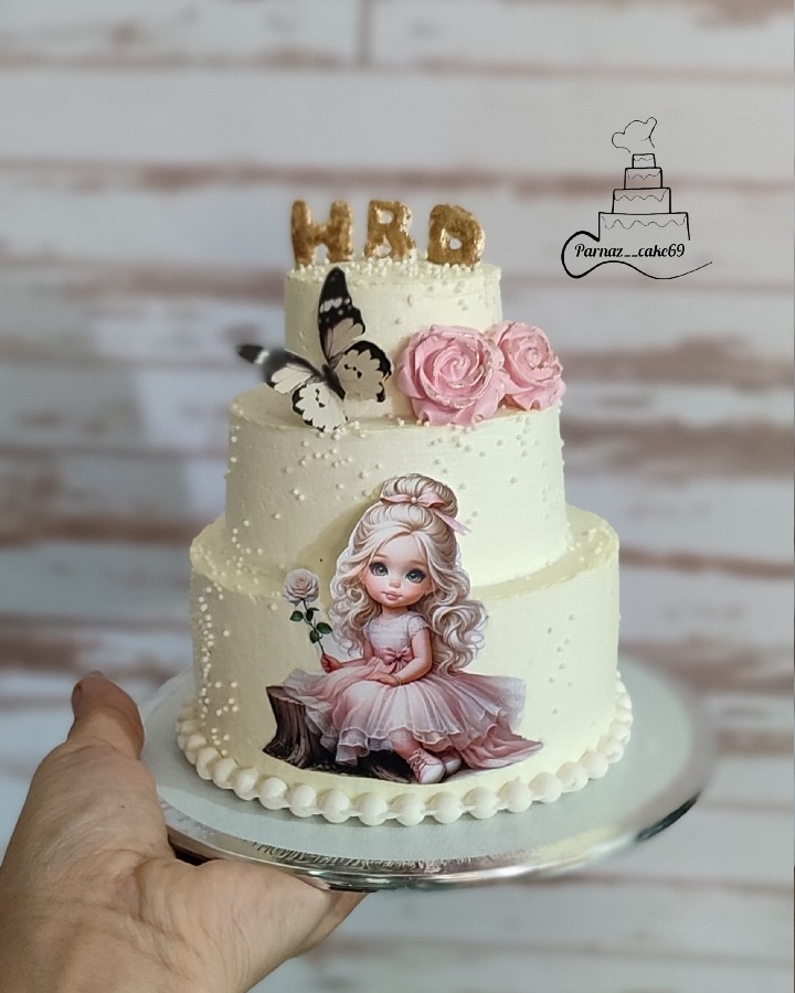 عکس مینی کیک سه طبقه مینیمال
وزن 500گرم