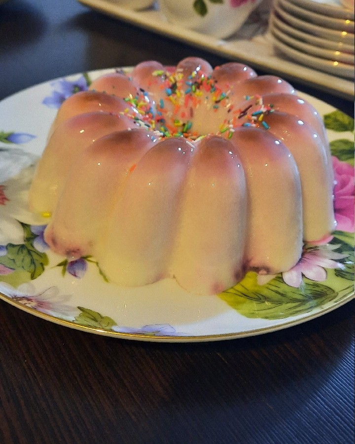 پاناکوتا وانیلی با تزئین ترافل 