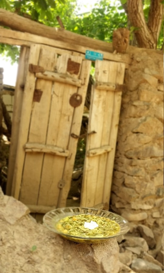 عکس آش رشته باسبزی کوهی