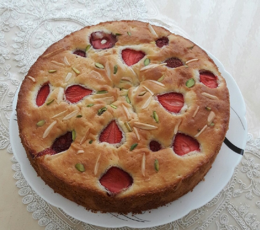 عکس کیک توت فرنگی
