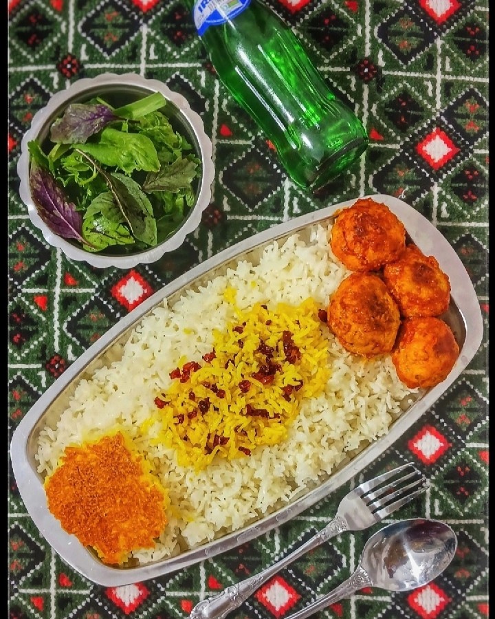 عکس زرشک پلو با مرغ قلقلی 