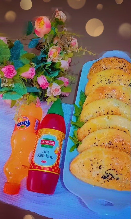 عکس پیراشکی قارچ و کالباس