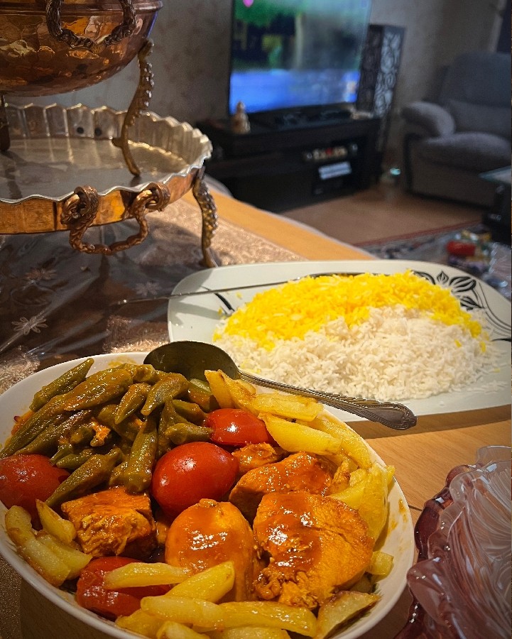 عکس خورشت مرغ و بامیه