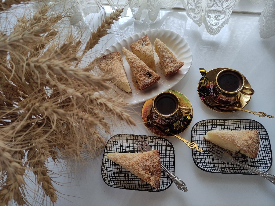 عکس کیک نارگیلی با تکه های شکلات