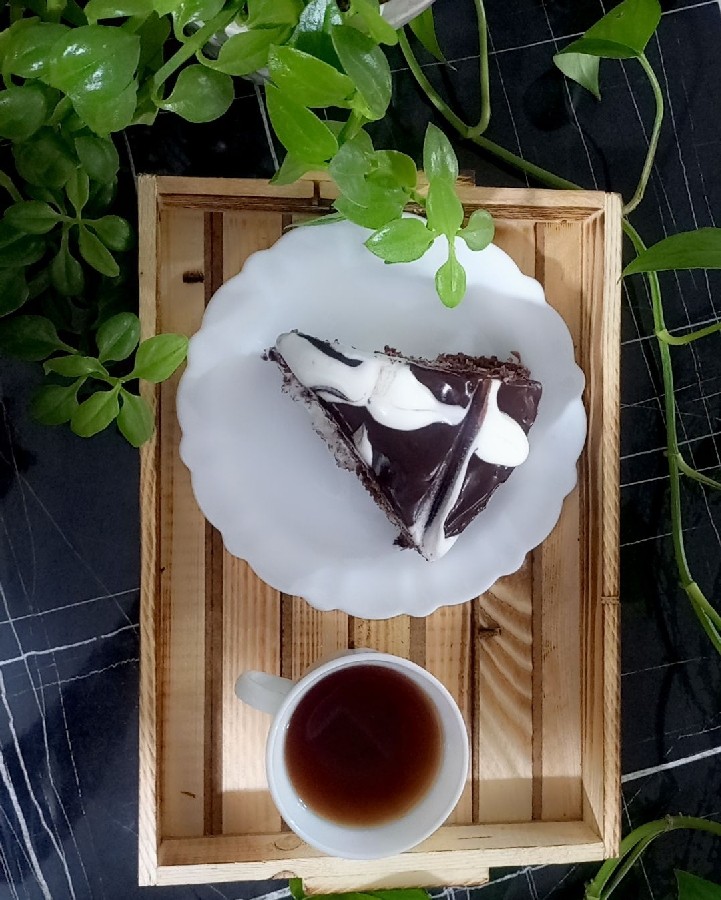 عکس کیک شکلاتی فلینگ موز و گردو
