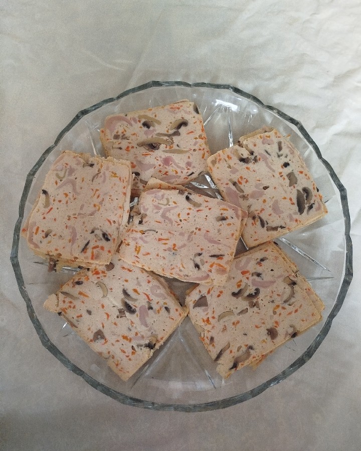 عکس ژامبون خانگی قارچ و هویج
