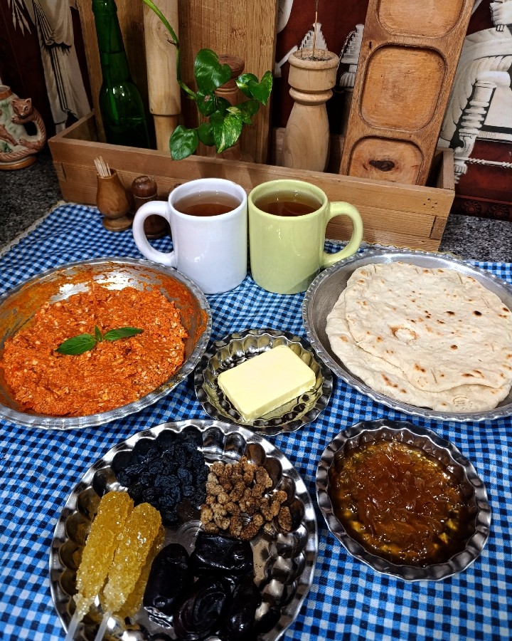 عکس بفرمایید صبحانه با نان خودم پز