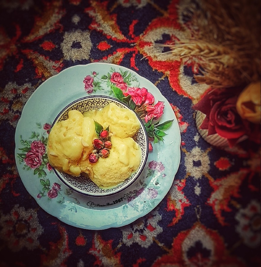 عکس بستنی سنتی زعفرانی