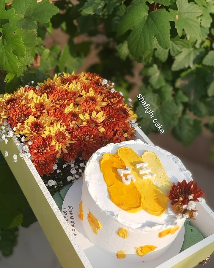عکس باکس کیک و گل