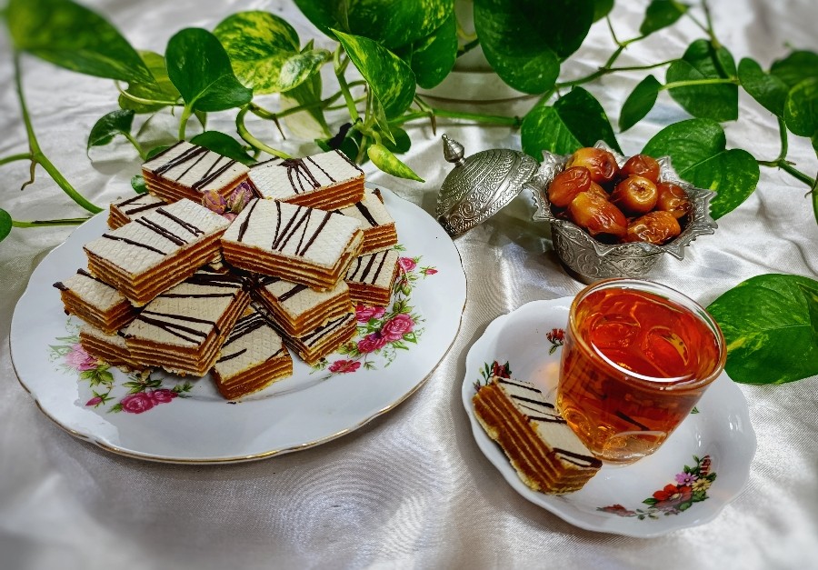 عکس حلوا با نان میکادو