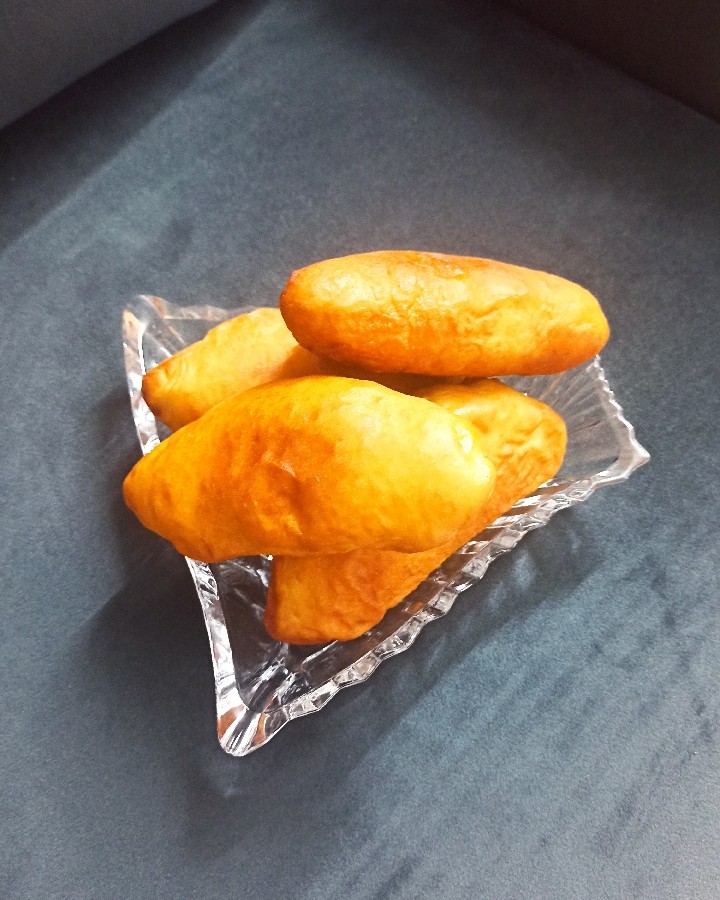 عکس پیراشکی با مغز شکلات