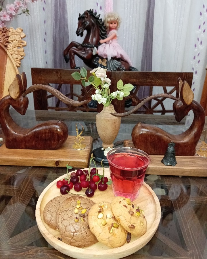 عکس قرابیه و چای آلبالو.