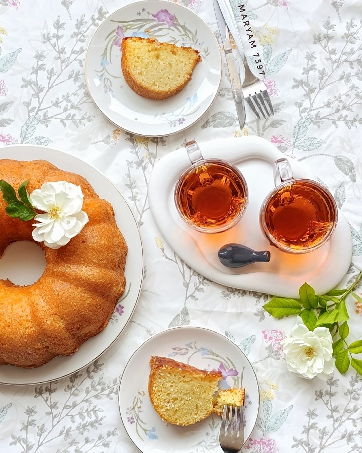 عکس کیک هل و گلاب زعفرونی 