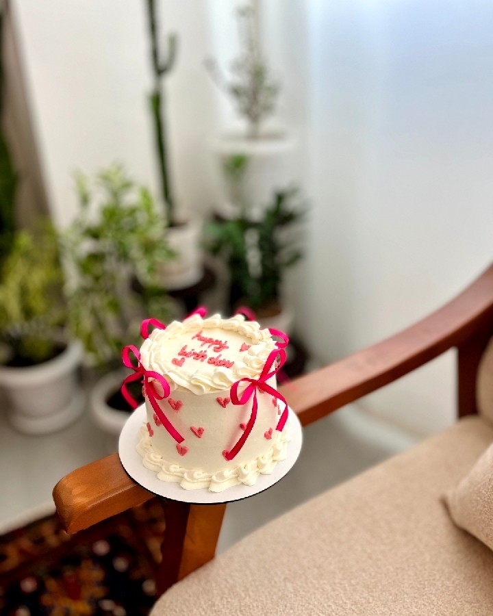عکس کیک مینیمال دخترونه