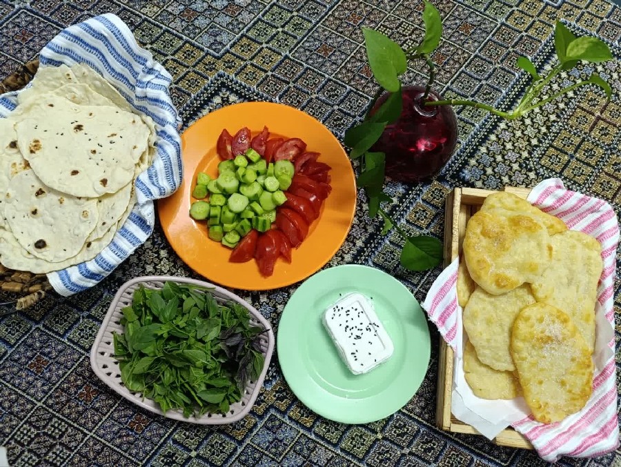 عکس نان لواش خانگی و گولاچ