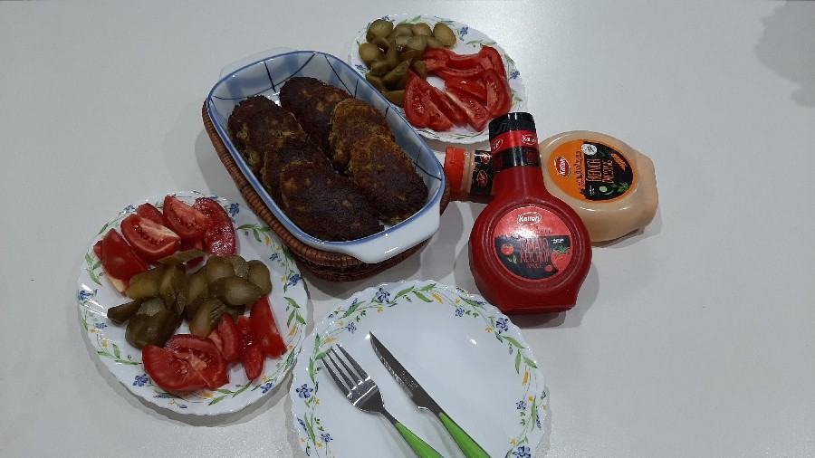 عکس کوکوی مرغ شام امشبمون با سبزی معطر 