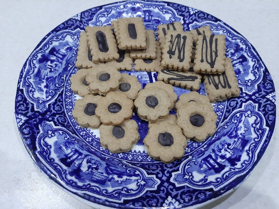 عکس بیسکویت رژیمی با آرد جو