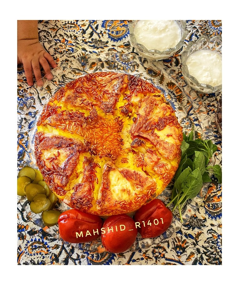 عکس ته انداز سینه مرغ با خیارشور و ماست خودم ساز و ریحان های حیاط