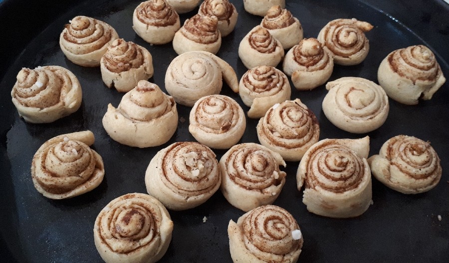 عکس رول دارچینی و گردو