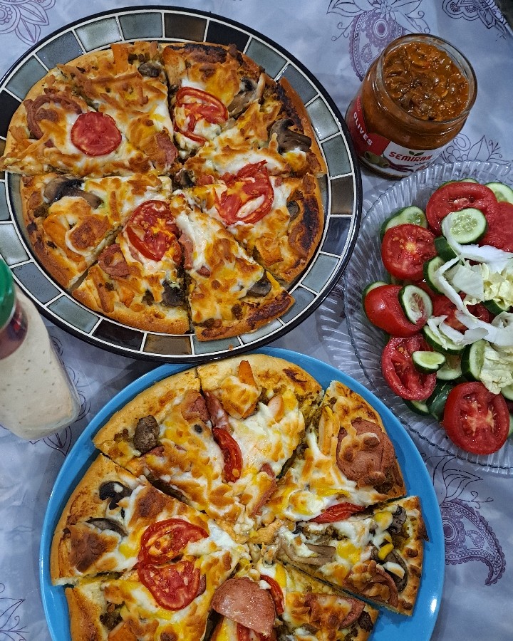 عکس پیتزا گوشت و مرغ خانگی