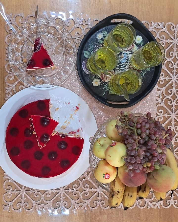 عکس کیک تولد یخچالی با ژله آلبالویی