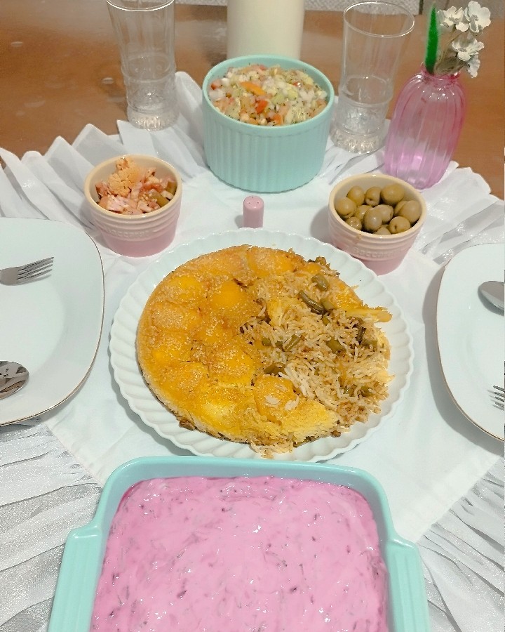 عکس لوبیا پلو با بورانی لبو