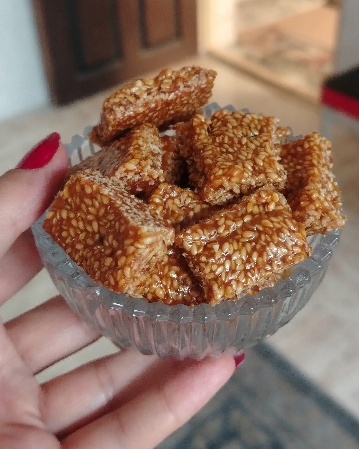 عکس سوهان کنجدی خیلی خوشمزه با چایی میل کن ??