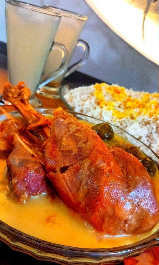 عکس چلو گوشت بوقلمون(خورشت آلو سبز)