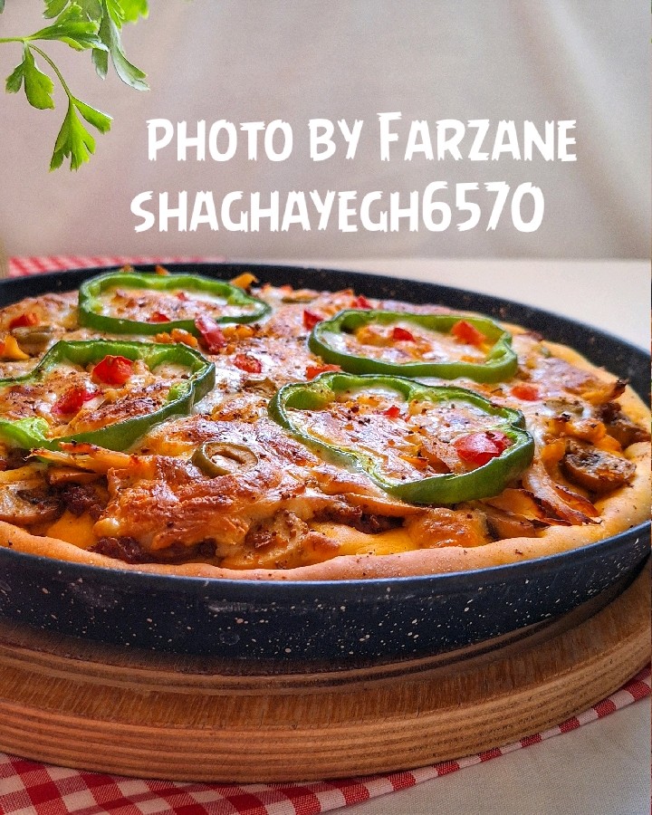 عکس پیتزای قارچ و گوشت
